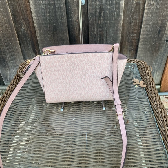 Michael Kors Signature MD Selma Crossbody+Wallet - Picture 6 of 8